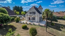 CONTEMPORAINE STYLE QUERCYNOIS AVEC PIGEONNIER  avec ESPACE  5