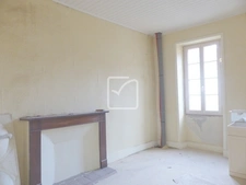 MAISON DE VILLAGE EN PIERRES AVEC LOCAL PROFESSIONNEL ET HAB 10