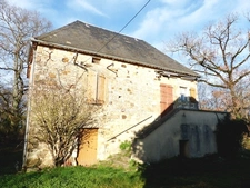 CORPS DE FERME A RESTAURER EN POSITION DOMINANTE, AUX PORTES 9