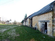 CORPS DE FERME A RESTAURER EN POSITION DOMINANTE, AUX PORTES 20