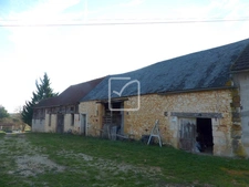 CORPS DE FERME A RESTAURER EN POSITION DOMINANTE, AUX PORTES 2