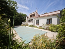 Magnifique propriété de deux appartements au calme de la nat 7