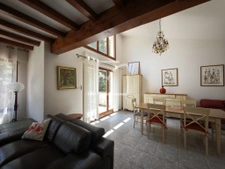 Magnifique propriété de deux appartements au calme de la nat 27