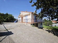 Belle situation pour cette propriété de 3 niveaux de 73m2 ch 4