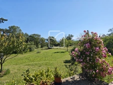 Maison atype et écologique dans la prairie! 2