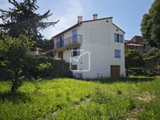 Belle situation pour cette propriété de 3 niveaux de 73m2 ch 5