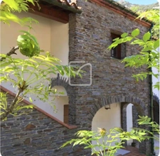 Magnifique propriété de deux appartements au calme de la nat 9