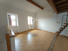 Maison de village rénovée avec terrasse et terrain non atten 8