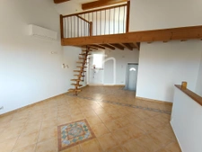 Maison de village rénovée avec terrasse et terrain non atten 1