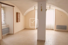BEL APPARTEMENT PLAIN PIED AU REZ DE CHAUSSEE AVEC COUR COMM 8