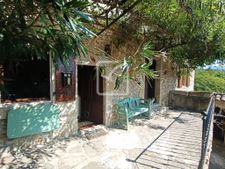 Maison ancienne de caractère au charme d'antan préservé avec 2