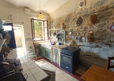 Maison ancienne de caractère au charme d'antan préservé avec 5