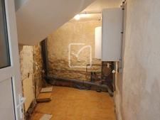 Maison de village rénovée avec terrasse et terrain non atten 9