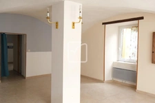 BEL APPARTEMENT PLAIN PIED AU REZ DE CHAUSSEE AVEC COUR COMM 7