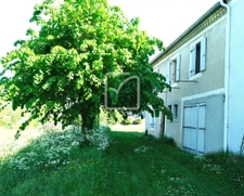 Maison à rénover sur terrain de 1050 m2    12