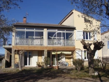 Maison composée de 2 logements, 1653 m2 de terrain   1
