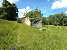 Maison à rénover sur terrain de 1050 m2    9