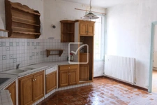 Grande maison de 177 m2 composée de 2 appartements, proche c 2