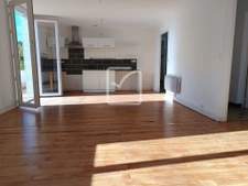 Maison 3 logements, terrasse, garage et place de parking 12