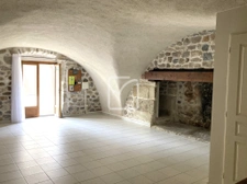 Maison 3 logements, terrasse, garage et place de parking 17