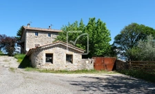 Ensemble immobilier composé de 3 logements, terrain 3894 m2 1