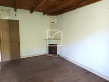 Maison à rénover sur terrain de 1050 m2    3