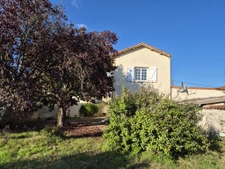 Maison familiale en plein centre de Mansle