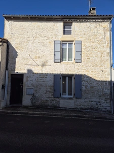 Maison trois chambres en plein centre-ville de Ruffec