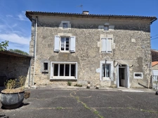 Maison à rénover à 8 min du village d'Aigre