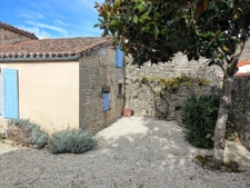 Charmante maison en pierre au coeur du village