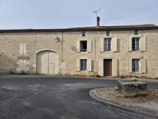 Maison de caractère au coeur de Tusson