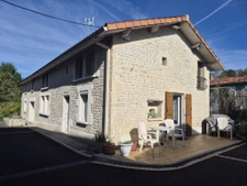 Maison familiale au calme dans un village. 