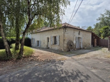 La Rochefoucauld   À seulement 1 km du centre-ville