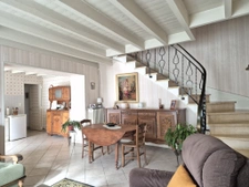 Charmante maison en plein coeur d'Aigre   Idéalement située !