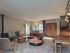 À 10 minutes de Rouillac    Ancien moulin de charme avec dép