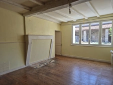 Maison à rénover à 8 min du village d'Aigre