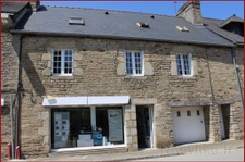 IMMEUBLE EN PIERRE AU CENTRE DE PLÉMET