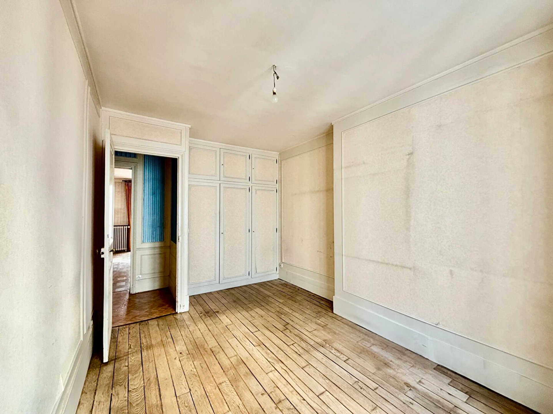 RUE PHILIPPE DE GIRARD - 75010 PARIS. 12