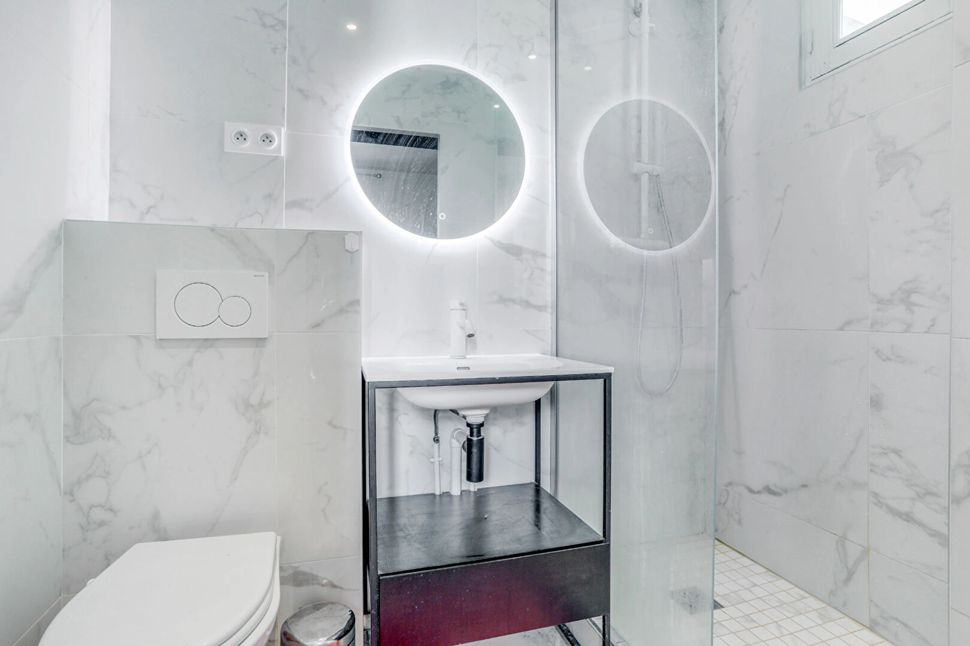 PARIS 18 - RUE CONSTANCE 8