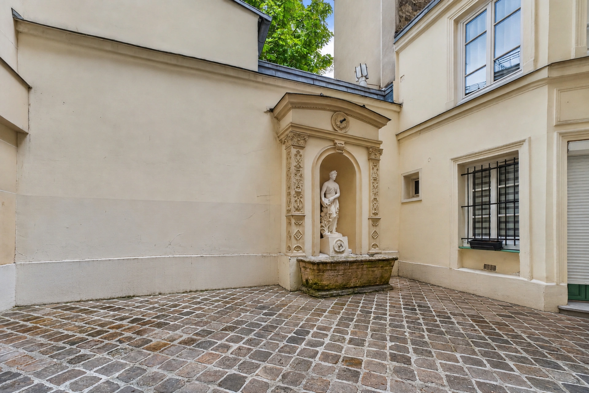 PARIS 6EME - RUE SAINT ANDRE DES ARTS 17