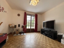 Maison au calme avec grand terrain et beau potentiel