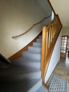 Maison au calme avec grand terrain et beau potentiel