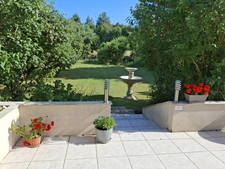 Maison au calme avec grand terrain et beau potentiel