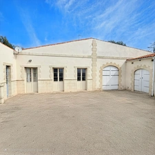 Un cadre privilégié proche des plages pour cette demeure aux