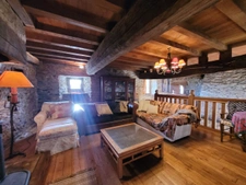 Maison noble  du XVIIe siècle, au calme de la campagne.