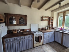 Maison de caractère en pierre   115 m2   Jardin 673 m2   Ter