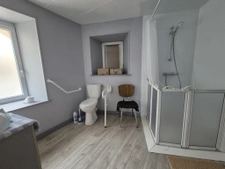  Propriété à finaliser   Deux maisons en pierre   Centre-bou