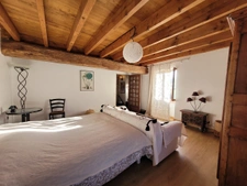 Maison noble  du XVIIe siècle, au calme de la campagne.