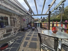 Maison de caractère en pierre   115 m2   Jardin 673 m2   Ter