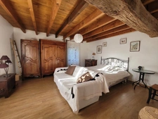 Maison noble  du XVIIe siècle, au calme de la campagne.